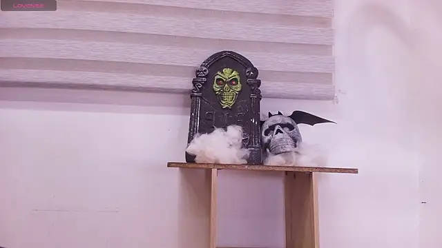 Auroraa miller online show from October 10, 2025, 11:55 am