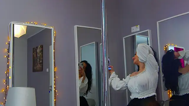 Eva Lovvia  online show from February 11, 2025, 7:38 pm