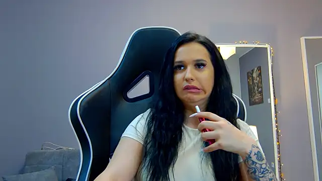 Eva Lovvia  online show from March 11, 2025, 9:37 pm