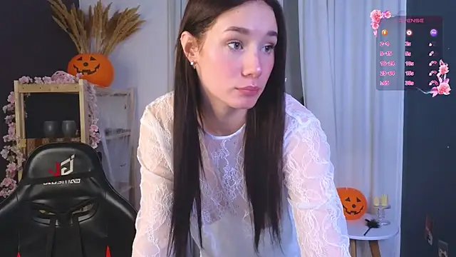 too sexxxy online show from November 3, 2025, 3:04 pm