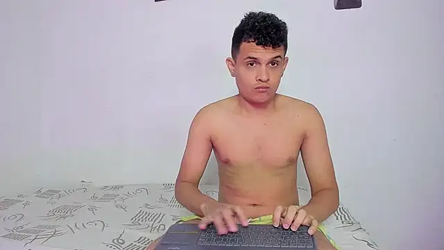 CoupleTwink12 online show from April 17, 2026, 9:50 pm