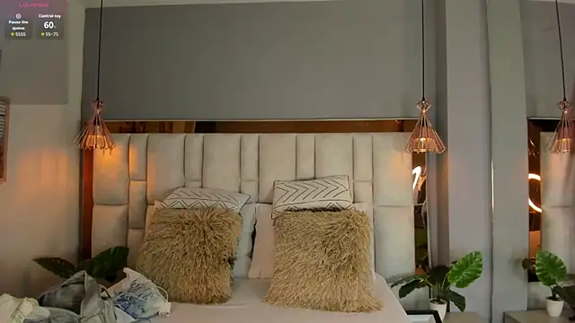 Snapshot of ArianaGolden chatting on September 25, 2025, 2:01 pm ArianaGolden online show from September 25, 2025, 2:01 pm