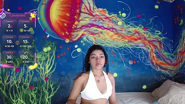 lucie petite online show from October 4, 2025, 6:20 pm