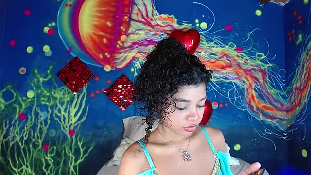 lucie petite online show from September 25, 2025, 6:36 pm