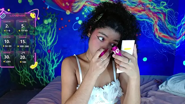 lucie petite online show from October 11, 2025, 6:42 pm