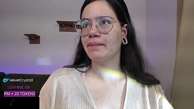 crystalll room online show from November 8, 2025, 4:16 am