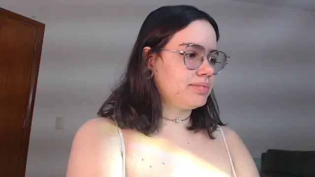 Snapshot of crystalll_room chatting on July 12, 2026, 2:01 am crystalll room online show from July 12, 2026, 2:01 am
