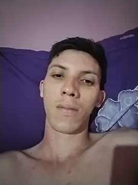 welitonzz28 online show from May 13, 2026, 9:22 pm