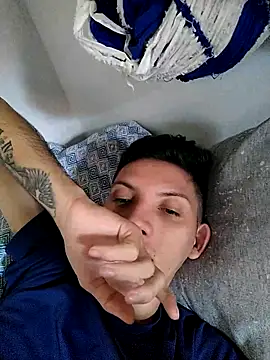 welitonzz28 online show from May 15, 2026, 1:09 pm