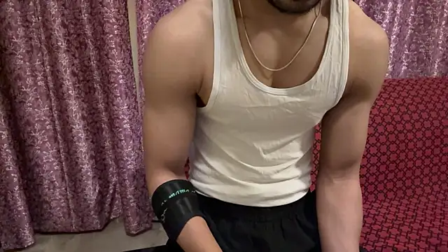 hot hunk boy online show from February 10, 2026, 9:52 am