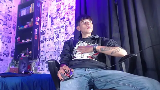 Snapshot of Mickey_Magic chatting on November 20, 2025, 4:24 am Mickey Magic online show from November 20, 2025, 4:24 am