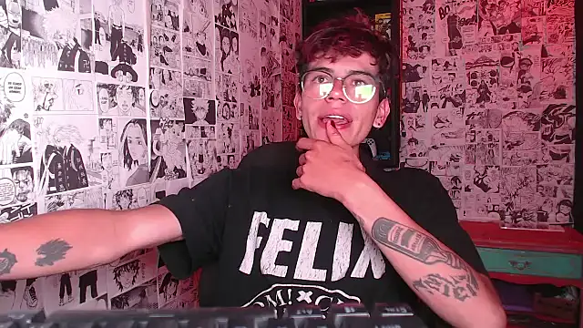 Snapshot of Mickey_Magic chatting on October 6, 2025, 4:35 am Mickey Magic online show from October 6, 2025, 4:35 am