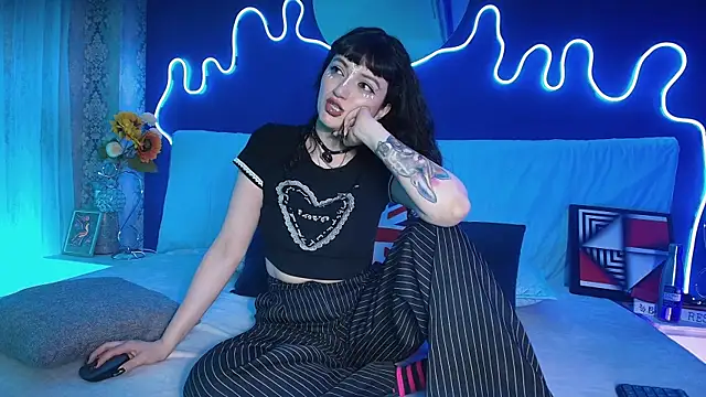 JeanneSabatier online show from April 3, 2026, 7:42 pm