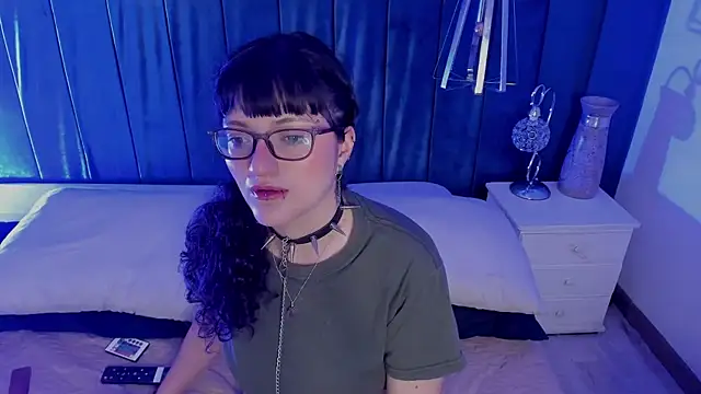 JeanneSabatier online show from March 6, 2025, 7:43 pm