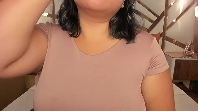 Camila Mason online show from September 23, 2025, 12:01 pm