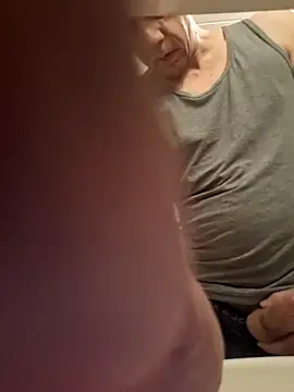 Snapshot of Speedyx0 chatting on February 28, 2025, 7:15 am Speedyx0 online show from February 28, 2025, 7:15 am