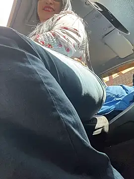 Miia Jazmin online show from November 12, 2025, 4:11 pm