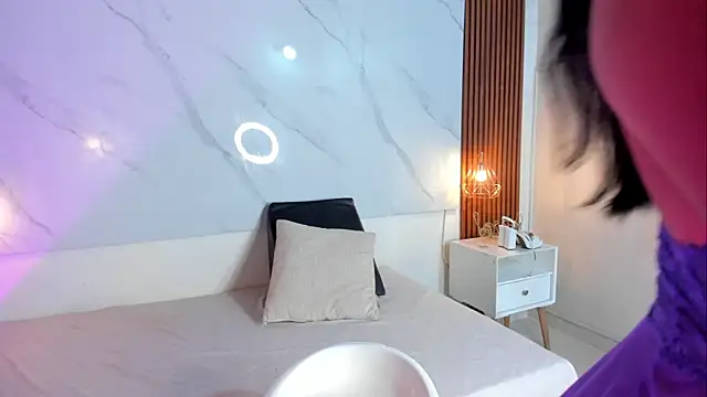 isabella zc online show from September 30, 2025, 8:15 pm