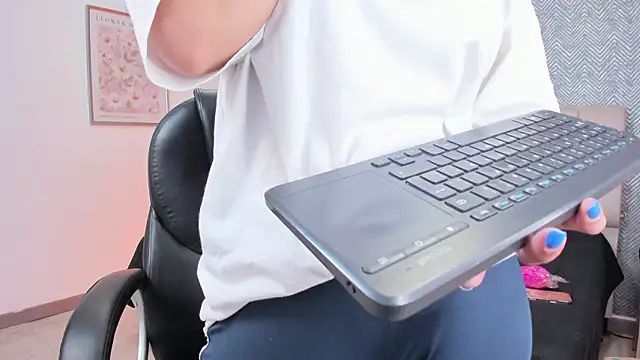 Snapshot of ah_mara_ chatting on February 2, 2026, 11:31 am ah mara online show from February 2, 2026, 11:31 am