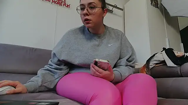 Snapshot of versautemeli chatting on February 24, 2026, 1:01 pm versautemeli online show from February 24, 2026, 1:01 pm