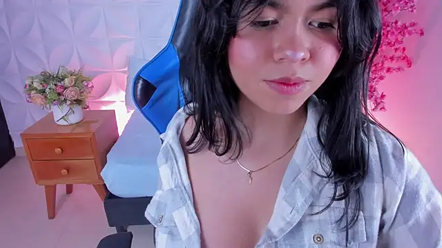 adarna13  online show from November 29, 2025, 7:36 pm