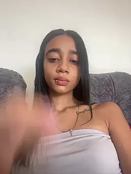 Snapshot of Zoe_Sweett18 chatting on February 18, 2026, 6:37 pm Zoe Sweett18 online show from February 18, 2026, 6:37 pm