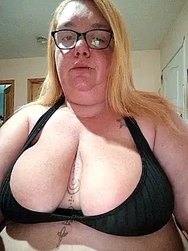 diosacurvy1984 online show from October 17, 2025, 8:28 am