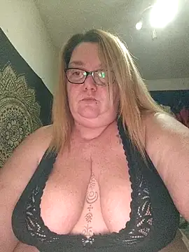 Snapshot of diosacurvy1984 chatting on February 6, 2026, 11:45 pm diosacurvy1984 online show from February 6, 2026, 11:45 pm