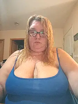 diosacurvy1984 online show from November 28, 2025, 8:47 am