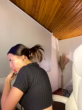 Sofia18 pinkk online show from December 17, 2025, 11:10 pm