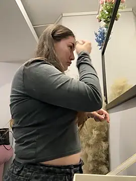 KiraBarlows online show from September 27, 2025, 4:40 am