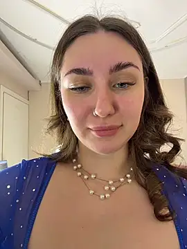 Snapshot of KiraBarlows chatting on February 4, 2026, 8:15 pm KiraBarlows online show from February 4, 2026, 8:15 pm