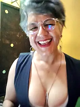 ilonna2025 online show from May 22, 2026, 10:19 pm