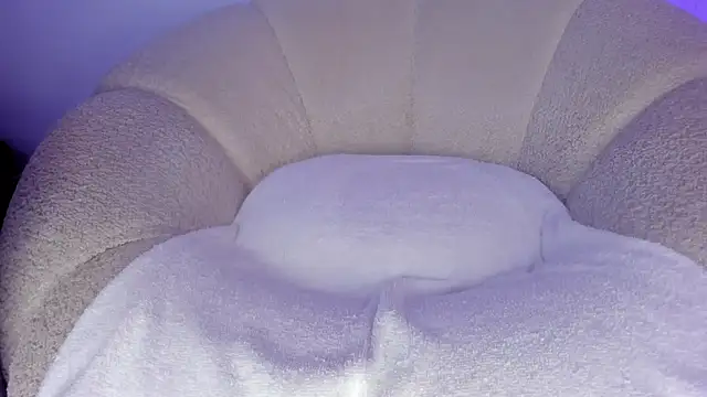 cutte hanna18 online show from October 10, 2025, 7:04 pm