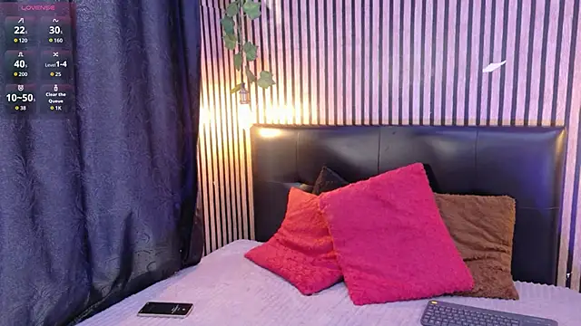 Snapshot of Sophie_new25 chatting on October 18, 2025, 12:18 pm Sophie new25 online show from October 18, 2025, 12:18 pm