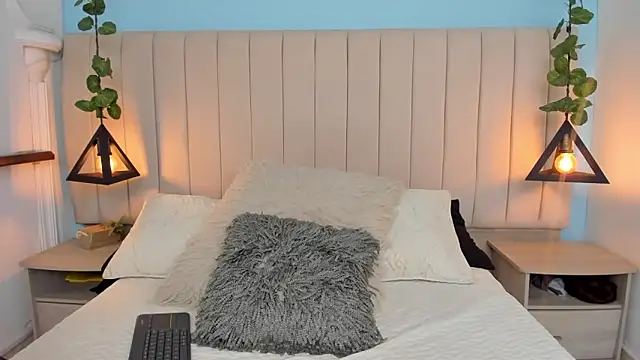 Snapshot of Paulina_Lopezz chatting on February 4, 2025, 8:49 pm Paulina Lopezz online show from February 4, 2025, 8:49 pm