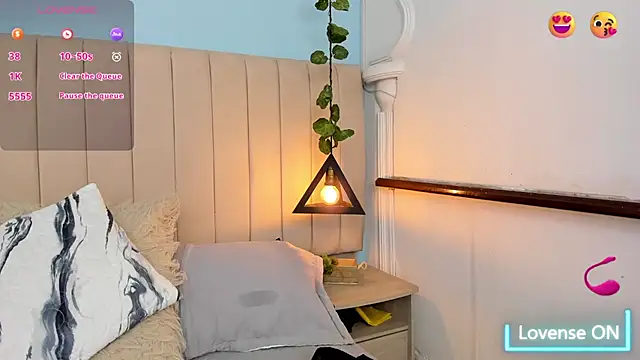 Snapshot of Paulina_Lopezz chatting on January 28, 2025, 11:17 pm Paulina Lopezz online show from January 28, 2025, 11:17 pm