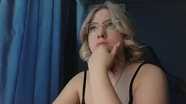 HotBrandyX online show from April 13, 2026, 3:32 am