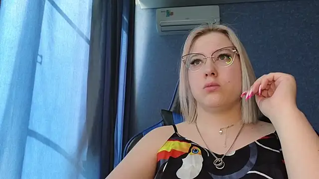 HotBrandyX online show from April 25, 2026, 5:10 am