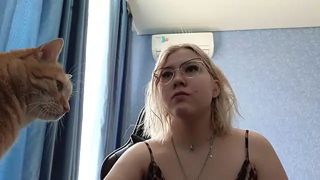 HotBrandyX online show from April 27, 2026, 4:10 am