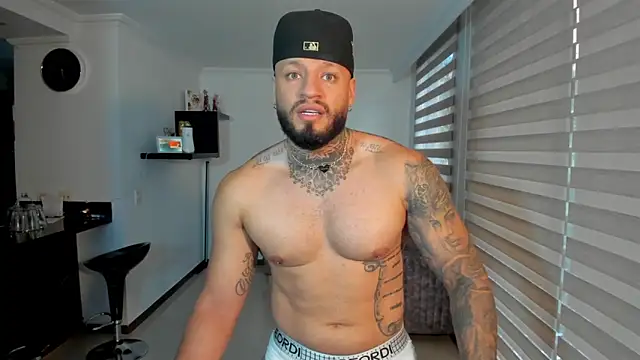 Snapshot of dereckgreen chatting on March 3, 2026, 10:50 pm dereckgreen online show from March 3, 2026, 10:50 pm