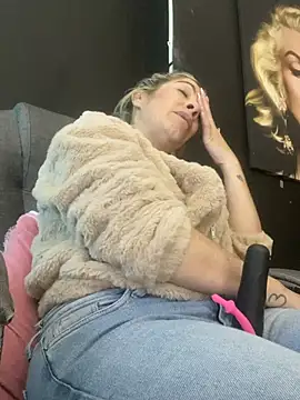 viktoria davis  online show from February 3, 2026, 2:53 am