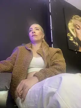 viktoria davis  online show from October 11, 2025, 10:55 pm