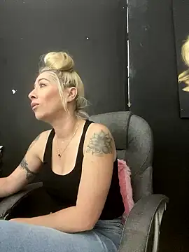 viktoria davis  online show from January 7, 2026, 9:42 pm