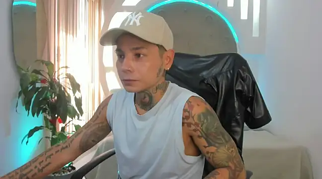 Snapshot of tattokoi chatting on February 22, 2025, 7:36 pm tattokoi online show from February 22, 2025, 7:36 pm