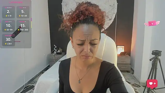 Snapshot of DalayMoore chatting on October 8, 2025, 5:02 pm DalayMoore online show from October 8, 2025, 5:02 pm