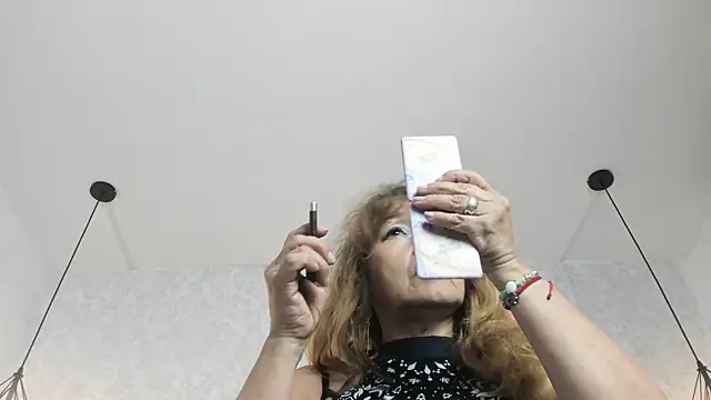 Dayana  Ospina online show from September 27, 2025, 6:25 pm