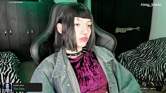 roxy toxic online show from October 9, 2025, 1:28 am