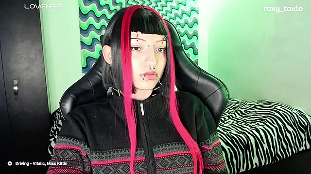 roxy toxic online show from March 7, 2025, 1:42 am