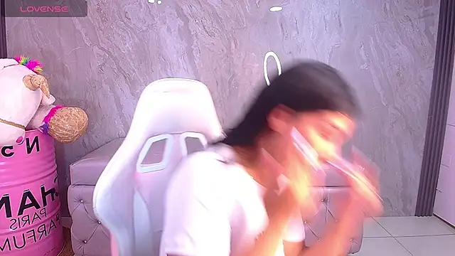 Skye Little v online show from October 8, 2025, 3:30 am